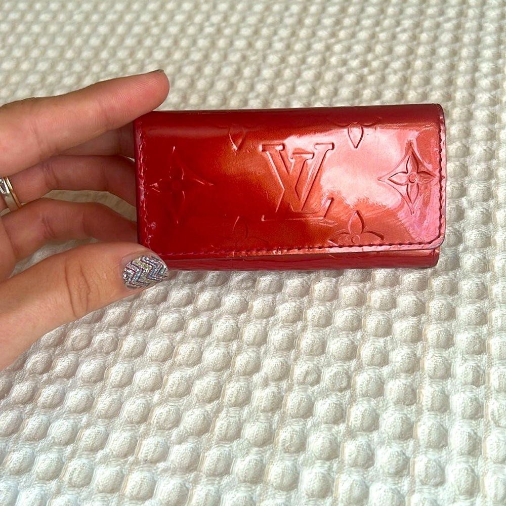 Louis Vuitton vernis key cles